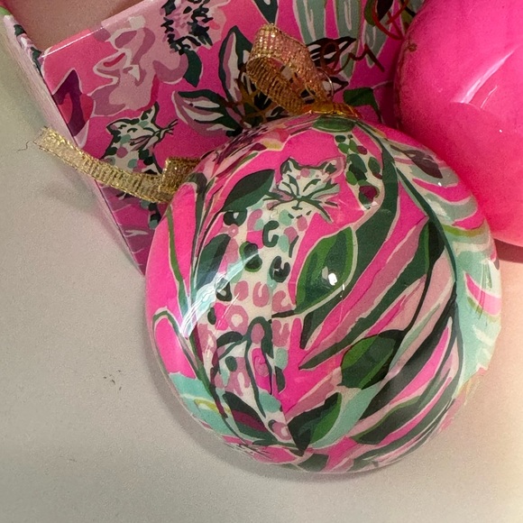 New Lilly Pulitzer Plumeria Pink Feline Fine Allover Christmas Ornaments Set - Picture 3 of 5